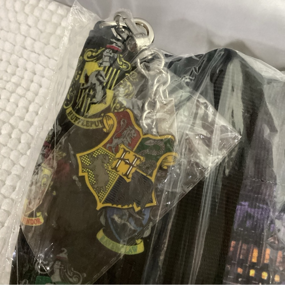 Harveys Harry Potter Hogwarts Medium Poster Tote Bag, Charm of Crest NEW - Picture 8 of 9